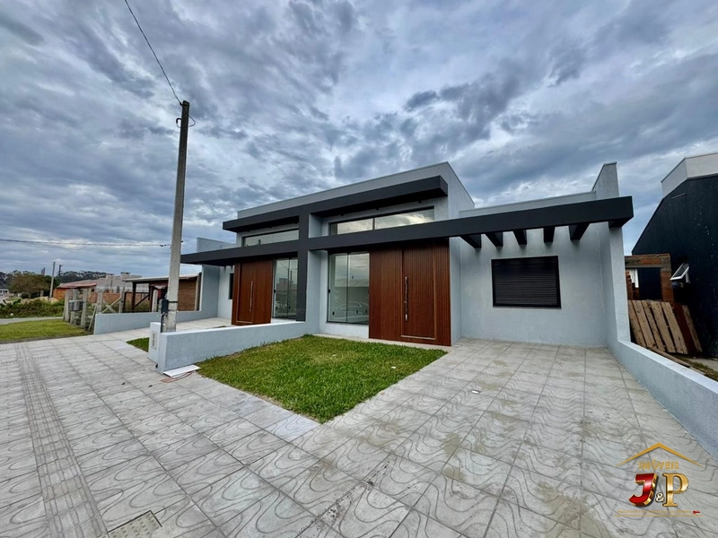 Casa bem localizada com 2 dormitórios: 1ª foto da galeria de imagens do imóvel
