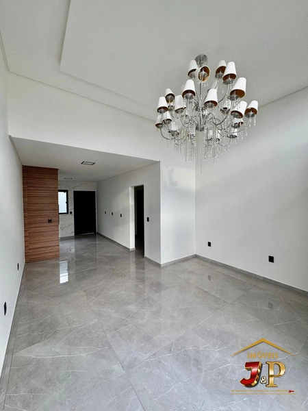 Casa bem localizada com 2 dormitórios: 3ª foto da galeria de imagens do imóvel