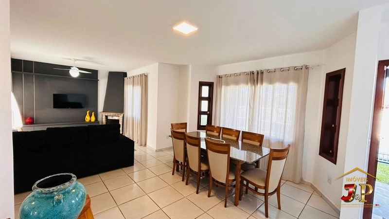 Casa belíssima com 3 quartos e piscina: 3ª foto da galeria de imagens do imóvel