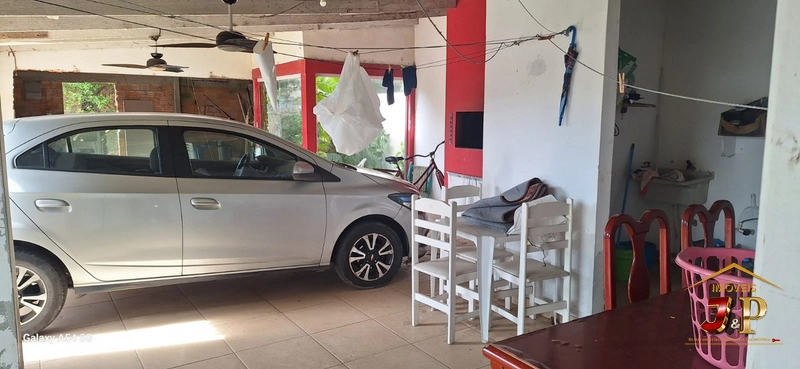 Casa com: 3ª foto da galeria de imagens do imóvel