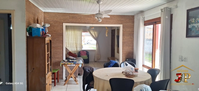 Casa com: 5ª foto da galeria de imagens do imóvel