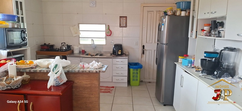 Casa com: 4ª foto da galeria de imagens do imóvel