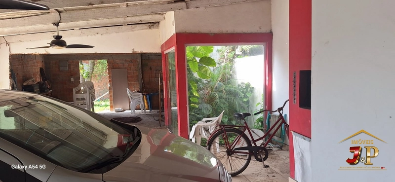 Casa com: 1ª foto da galeria de imagens do imóvel