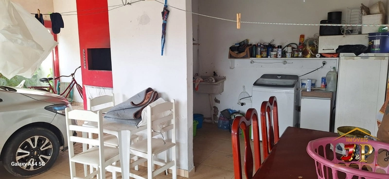 Casa com: 6ª foto da galeria de imagens do imóvel