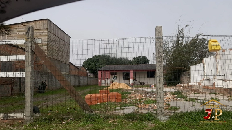Casa com: 2ª foto da galeria de imagens do imóvel
