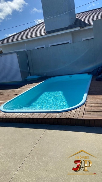 Casa com 2 dormitórios, quiosque e piscina: 4ª foto da galeria de imagens do imóvel
