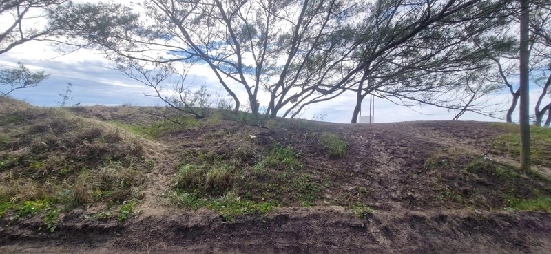 Enorme terreno de esquina pé na areia: 4ª foto da galeria de imagens do imóvel