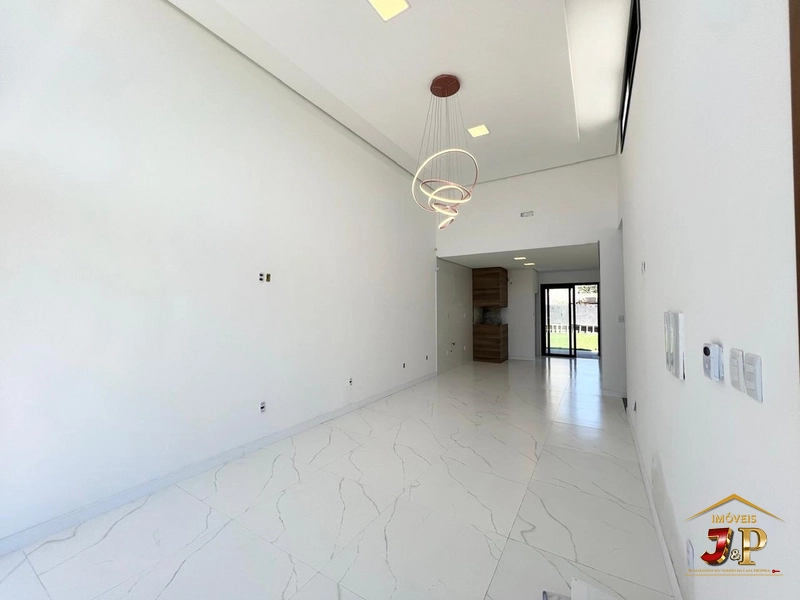 Casa no bairro araçá apenas 450 metros do mar: 4ª foto da galeria de imagens do imóvel