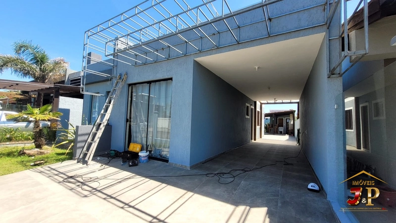 Casa de Sonho no Bairro Guarani - A 50 Metros do Mar!