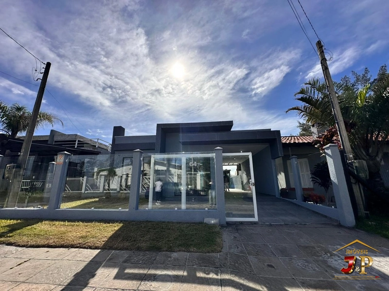 Casa de Sonho no Bairro Guarani - A 50 Metros do Mar!