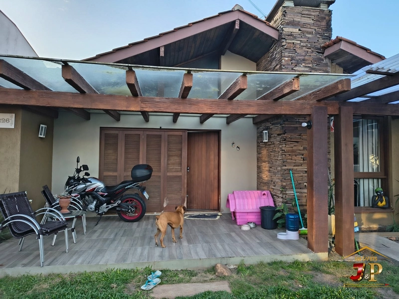 Casa apenas 100 metros do mar e 5 dormitórios!