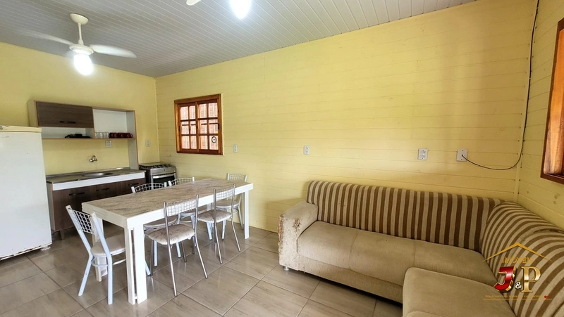 Casa pra locação 3 quadras do mar e no bairro araçá!: 3ª foto da galeria de imagens do imóvel