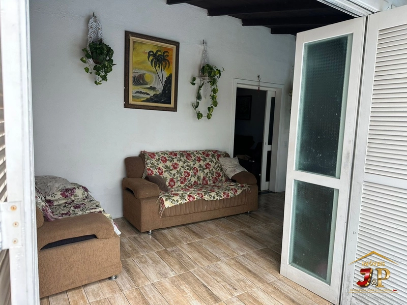 Casa com estrutura para um caminhão: 6ª foto da galeria de imagens do imóvel