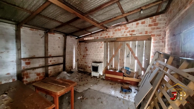 CASA DE ESQUINA À VENDA – BAIRRO SANTA LUZIA: 3ª foto da galeria de imagens do imóvel