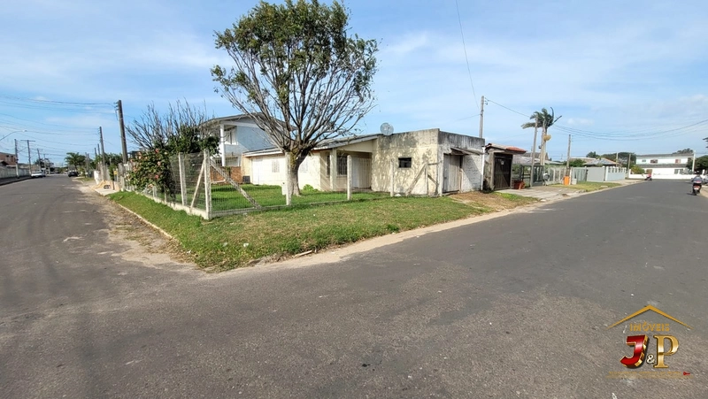 CASA DE ESQUINA À VENDA – BAIRRO SANTA LUZIA: 2ª foto da galeria de imagens do imóvel