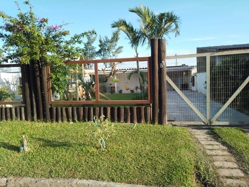 Casa bem localizada com 3 dormitórios e grande pátio: 5ª foto da galeria de imagens do imóvel