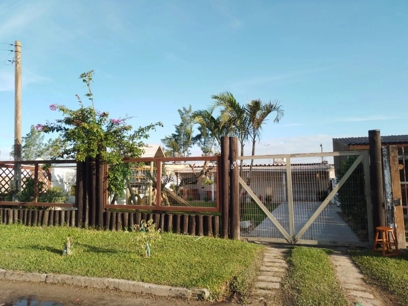 Casa bem localizada com 3 dormitórios e grande pátio: 4ª foto da galeria de imagens do imóvel