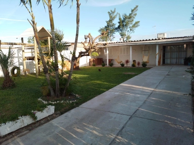 Casa bem localizada com 3 dormitórios e grande pátio: 3ª foto da galeria de imagens do imóvel