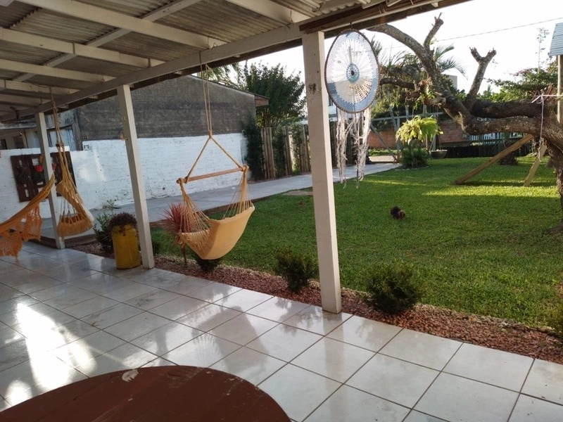 Casa bem localizada com 3 dormitórios e grande pátio: 6ª foto da galeria de imagens do imóvel