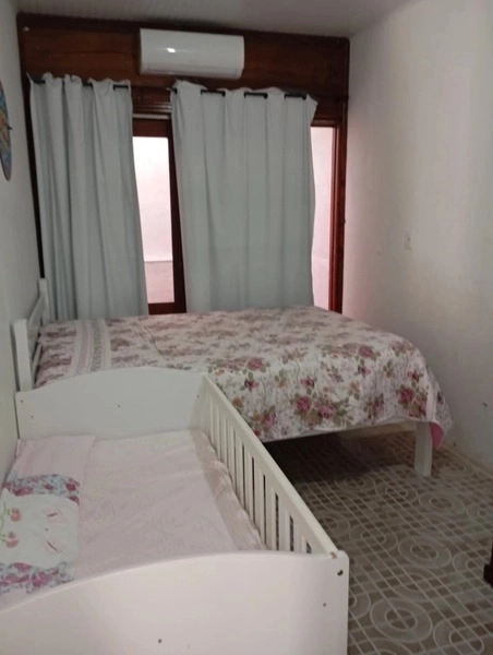 Casa bem localizada com 3 dormitórios e grande pátio: 22ª foto da galeria de imagens do imóvel