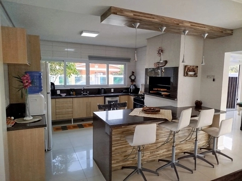Magnífica Casa Mobiliada com 4 Dormitórios e Piscina Aquecida: 7ª foto da galeria de imagens do imóvel