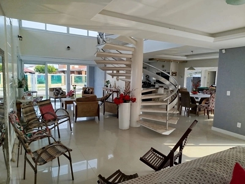 Magnífica Casa Mobiliada com 4 Dormitórios e Piscina Aquecida: 8ª foto da galeria de imagens do imóvel