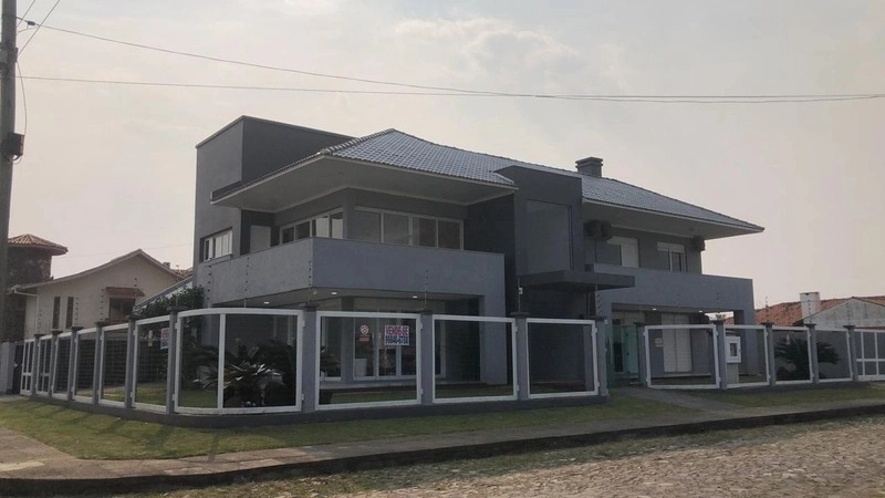 Magnífica Casa Mobiliada com 4 Dormitórios e Piscina Aquecida: 1ª foto da galeria de imagens do imóvel