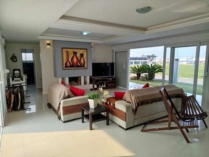 Magnífica Casa Mobiliada com 4 Dormitórios e Piscina Aquecida: 2ª foto da galeria de imagens do imóvel