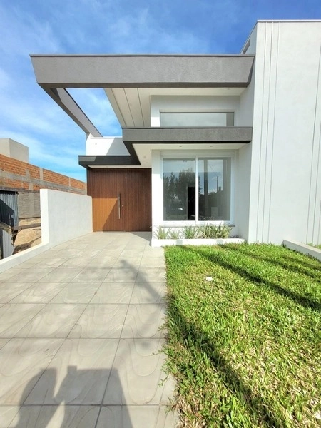 Casa de Alto Padrão à Venda em Capão da Canoa: 1ª foto da galeria de imagens do imóvel