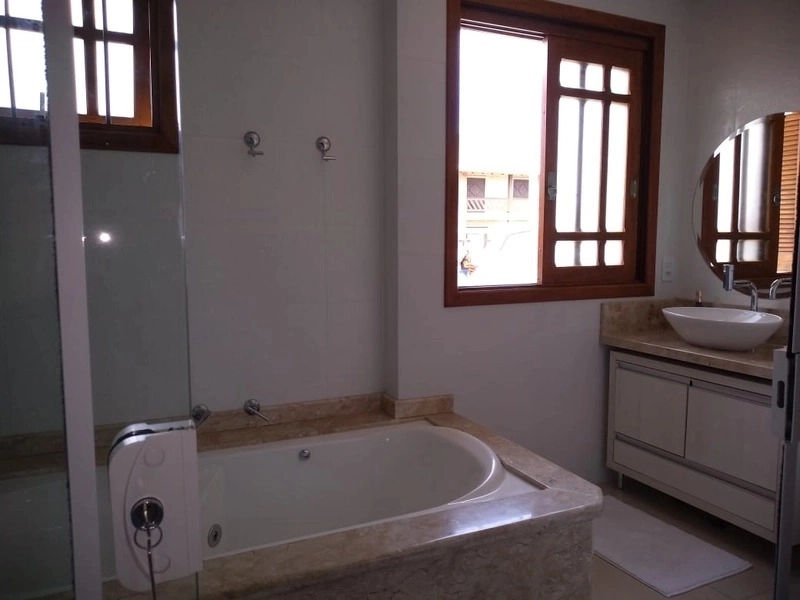 EXCELENTE CASA JARDIM BEIRA MAR - TRÊS DOMIRTÓRIOS: 2ª foto da galeria de imagens do imóvel
