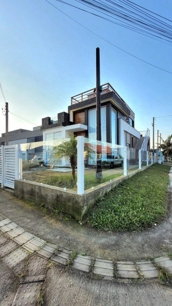 CASA DE CINEMA - MOBILIADA E DECORADA COM PISCINA E SPA: 2ª foto da galeria de imagens do imóvel