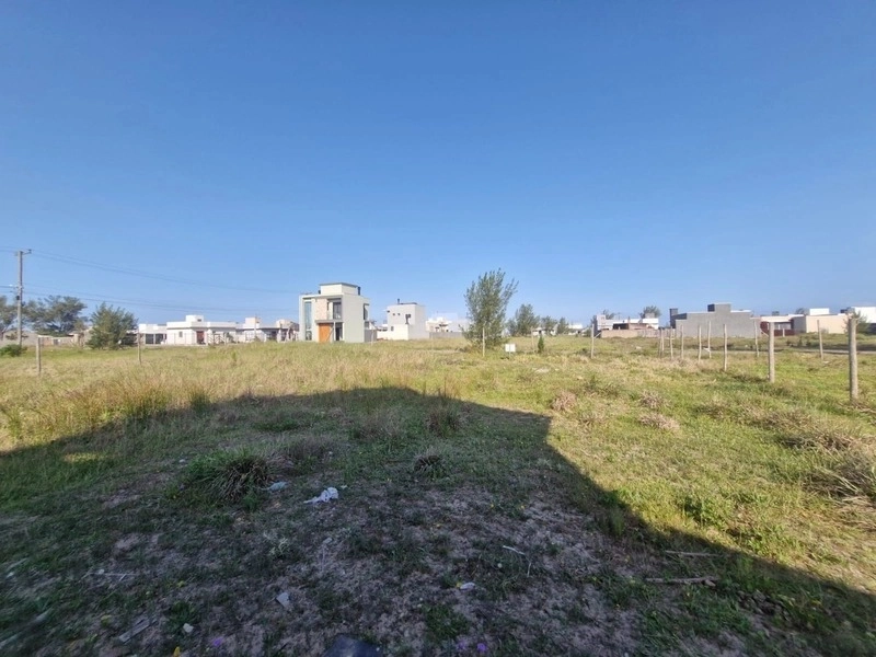 Terreno próximo à praia pronto para construir: 4ª foto da galeria de imagens do imóvel