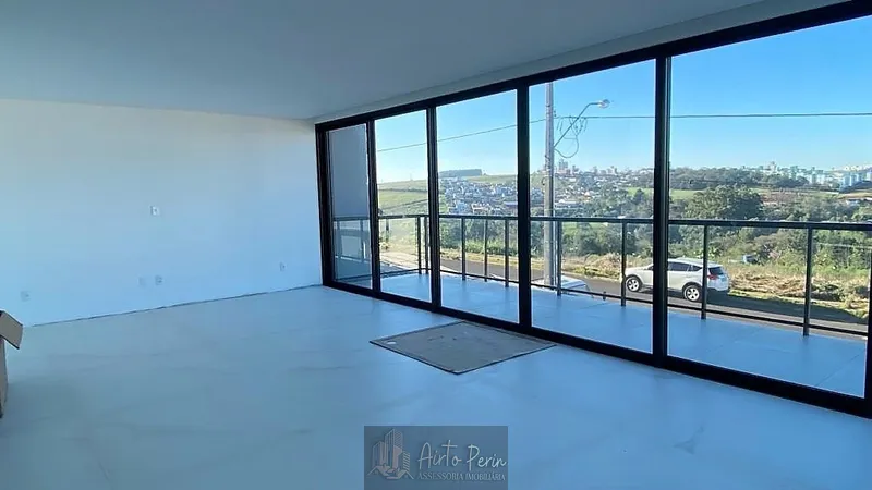 Casa 3 pavimentos com elevador: 3ª foto da galeria de imagens do imóvel