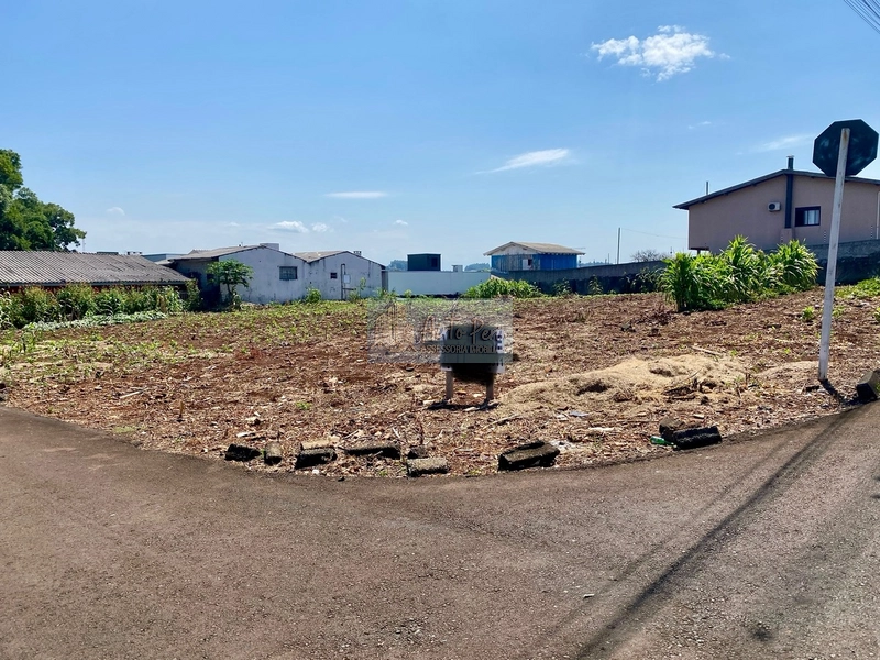 Terreno de esquina no Bairro Líder em Chapecó: 1ª foto da galeria de imagens do imóvel
