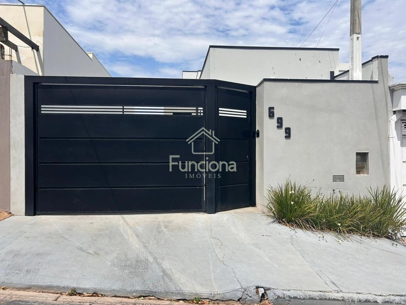 VENDE-SE CASA GARÇA