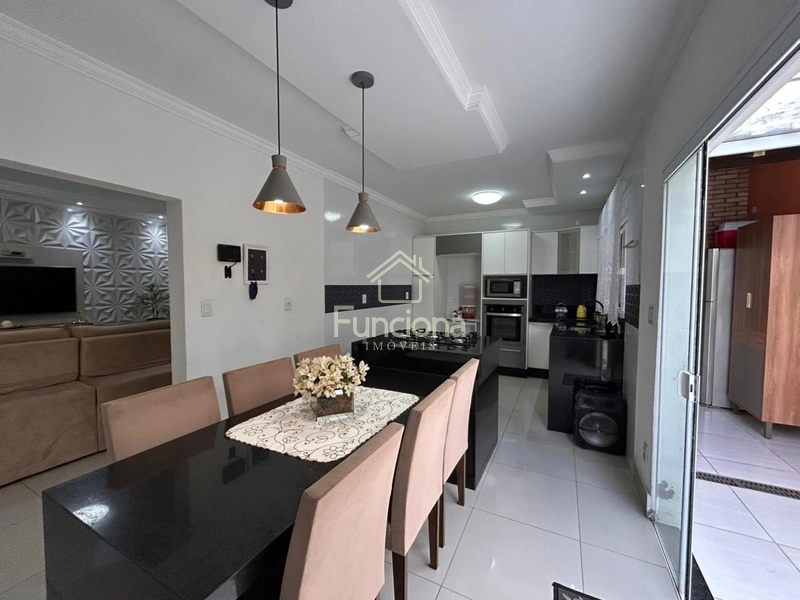 VENDE CASA PARQUE REAL