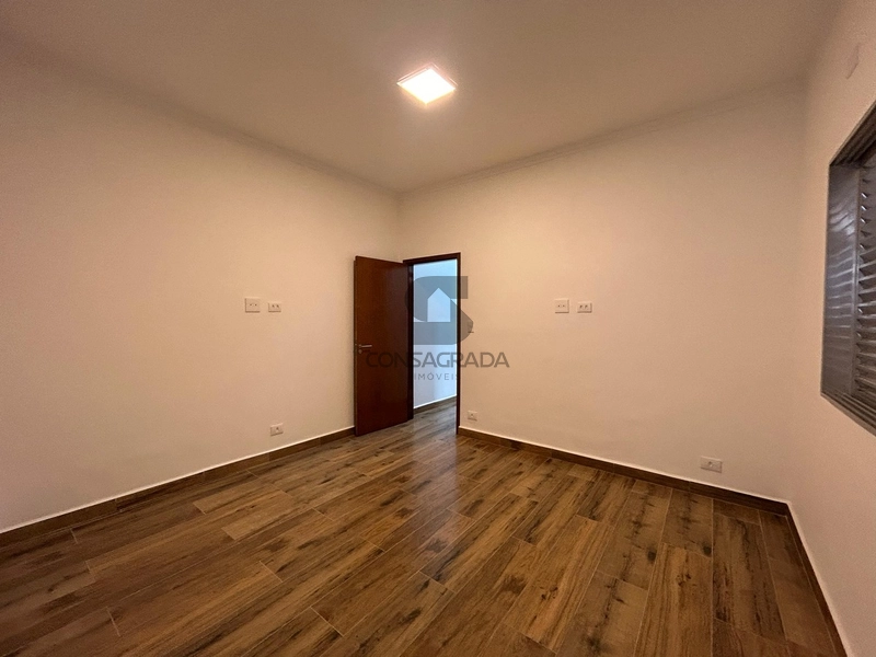Casa Isolada na Praia Grande no Bairro Vila Tupi.: 31ª foto da galeria de imagens do imóvel