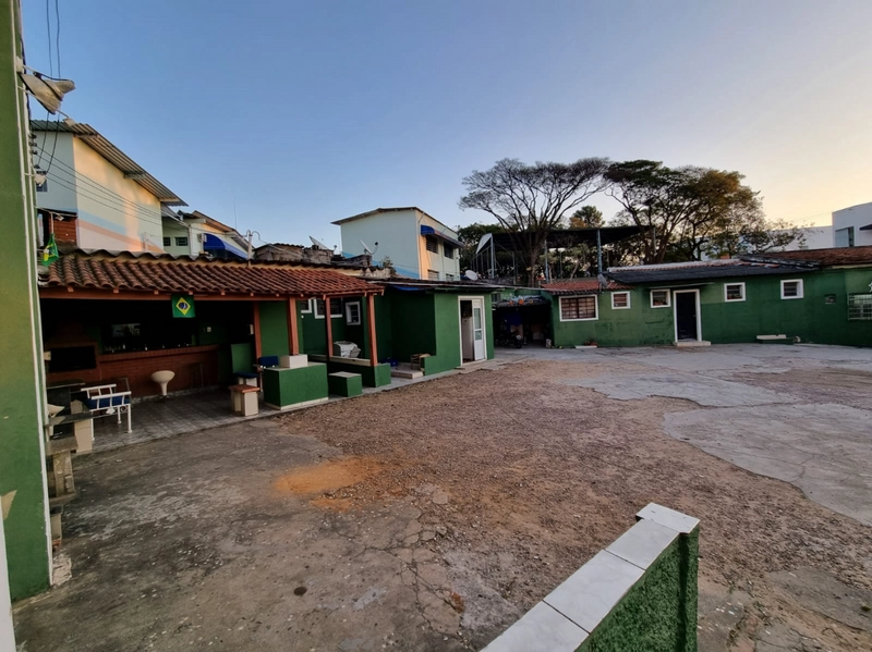 Galpão (quadra de esportes) com área de estacionamento a venda ou locação no bai: 4ª foto da galeria de imagens do imóvel
