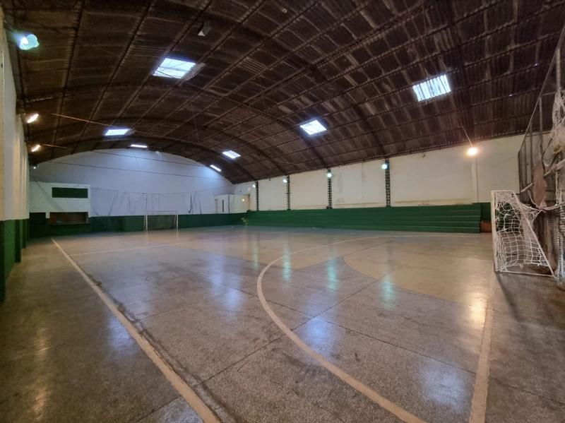 Galpão (quadra de esportes) com área de estacionamento a venda ou locação no bai: 3ª foto da galeria de imagens do imóvel