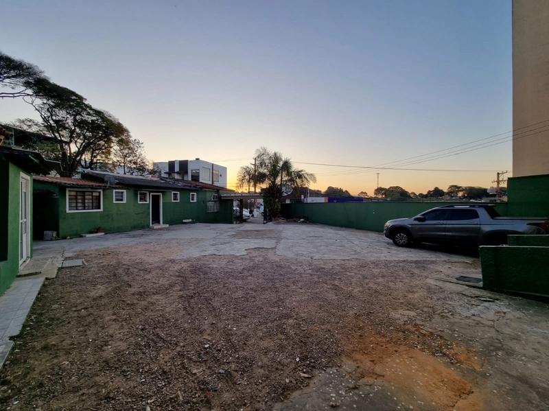 Galpão (quadra de esportes) com área de estacionamento a venda ou locação no bai: 2ª foto da galeria de imagens do imóvel
