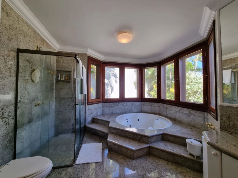 Maravilhosa casa de esquina construída com o charme dos tijolos e pedras aparent: 7ª foto da galeria de imagens do imóvel