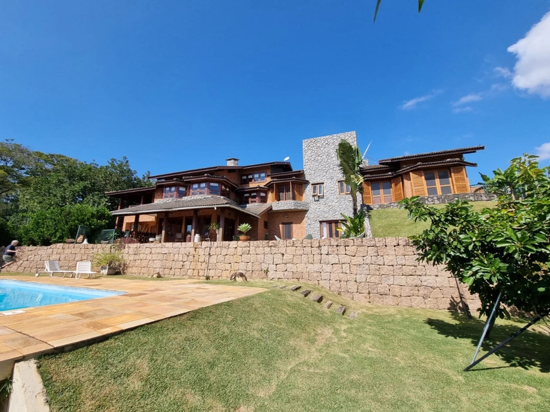 Maravilhosa casa de esquina construída com o charme dos tijolos e pedras aparent: 46ª foto da galeria de imagens do imóvel