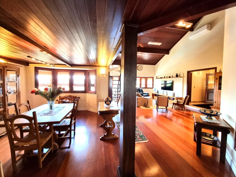 Maravilhosa casa de esquina construída com o charme dos tijolos e pedras aparent: 47ª foto da galeria de imagens do imóvel