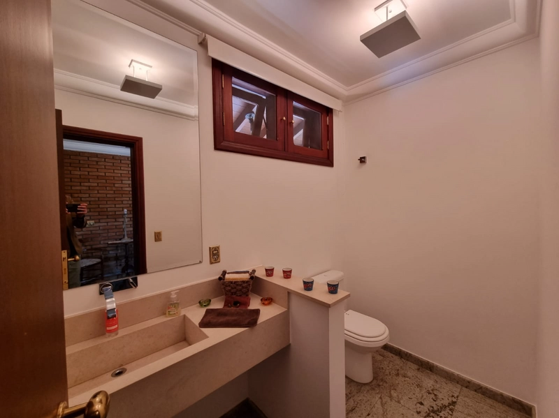 Maravilhosa casa de esquina construída com o charme dos tijolos e pedras aparent: 51ª foto da galeria de imagens do imóvel