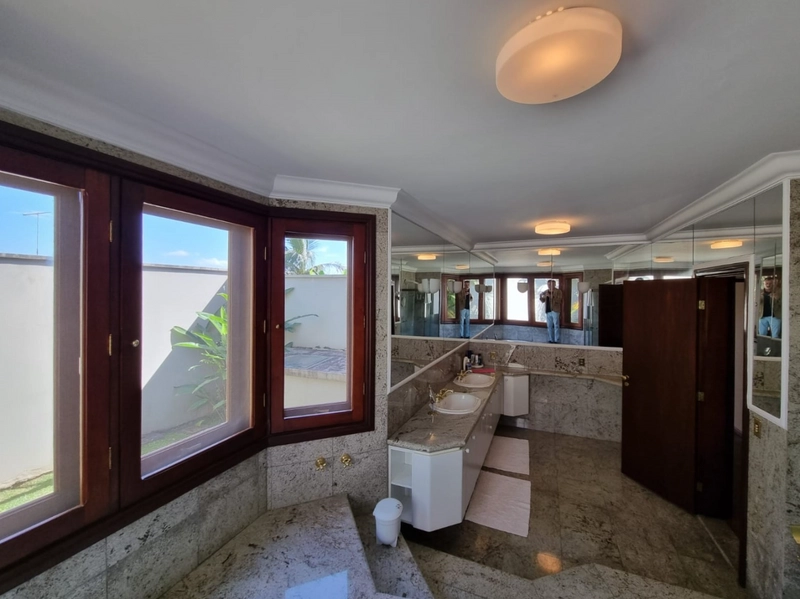 Maravilhosa casa de esquina construída com o charme dos tijolos e pedras aparent: 4ª foto da galeria de imagens do imóvel