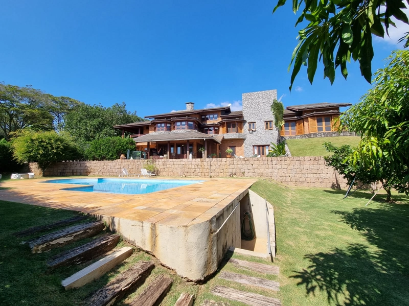 Maravilhosa casa de esquina construída com o charme dos tijolos e pedras aparent: 44ª foto da galeria de imagens do imóvel