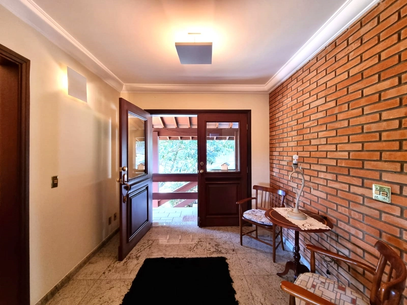 Maravilhosa casa de esquina construída com o charme dos tijolos e pedras aparent: 52ª foto da galeria de imagens do imóvel