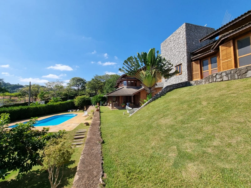 Maravilhosa casa de esquina construída com o charme dos tijolos e pedras aparent: 36ª foto da galeria de imagens do imóvel