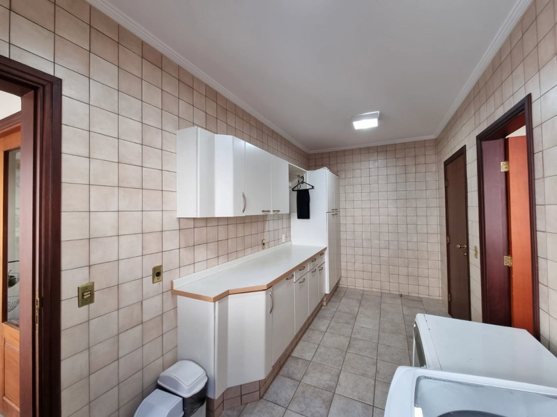 Maravilhosa casa de esquina construída com o charme dos tijolos e pedras aparent: 28ª foto da galeria de imagens do imóvel