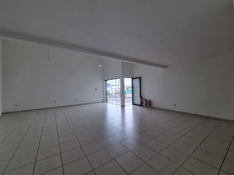 Loja térrea para locação em galeria na Capela em Vinhedo: 12ª foto da galeria de imagens do imóvel